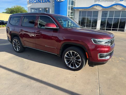 Used 2022 Jeep Wagoneer Series III w/ Premium Group I AWD/4WD image 1