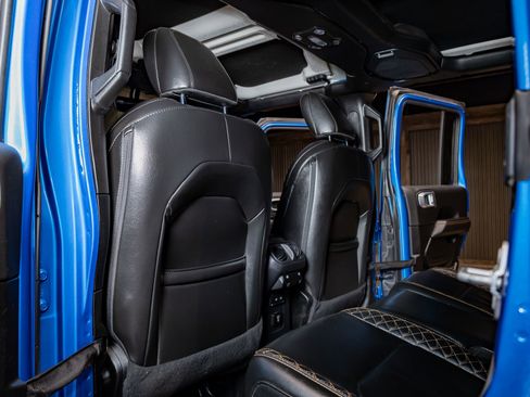 Used 2022 Jeep Gladiator Overland image 23