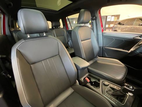 Used 2024 Volkswagen Tiguan SE R-Line AWD/4WD image 19