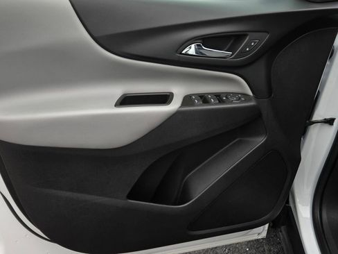 Used 2022 Chevrolet Equinox LS image 9