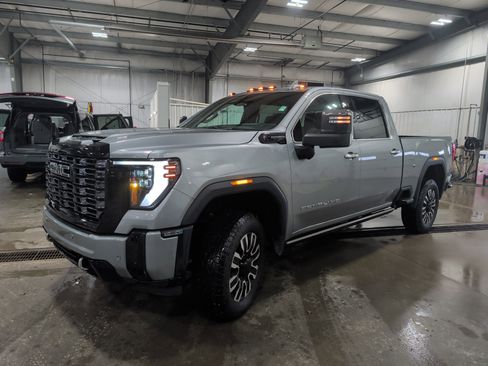 Used 2025 GMC Sierra 2500 Denali Ultimate image 6