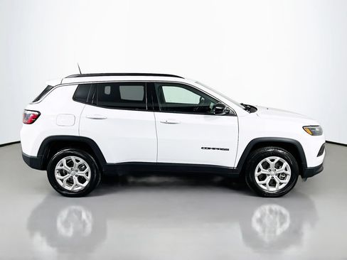 Used 2024 Jeep Compass Latitude AWD/4WD image 8