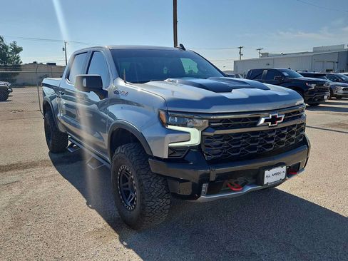 Used 2023 Chevrolet Silverado 1500 ZR2 w/ Technology Package AWD/4WD image 2