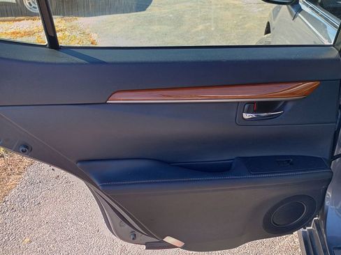 Used 2013 Lexus ES 300h image 17