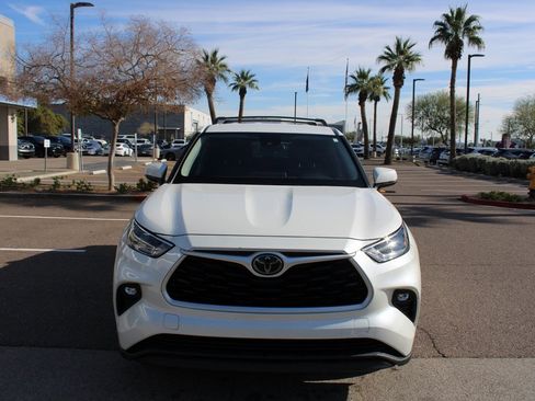 Used 2020 Toyota Highlander LE image 8