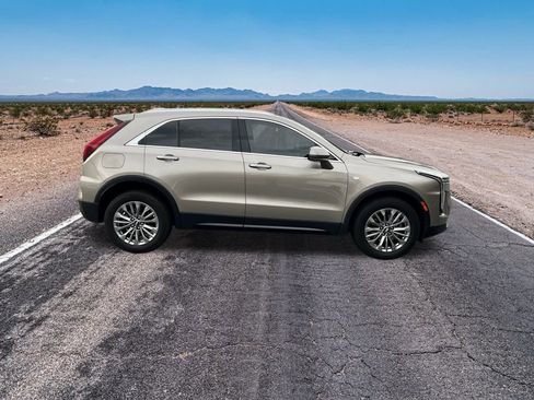 Used 2025 Cadillac XT4 Premium Luxury w/ Technology Package image 4