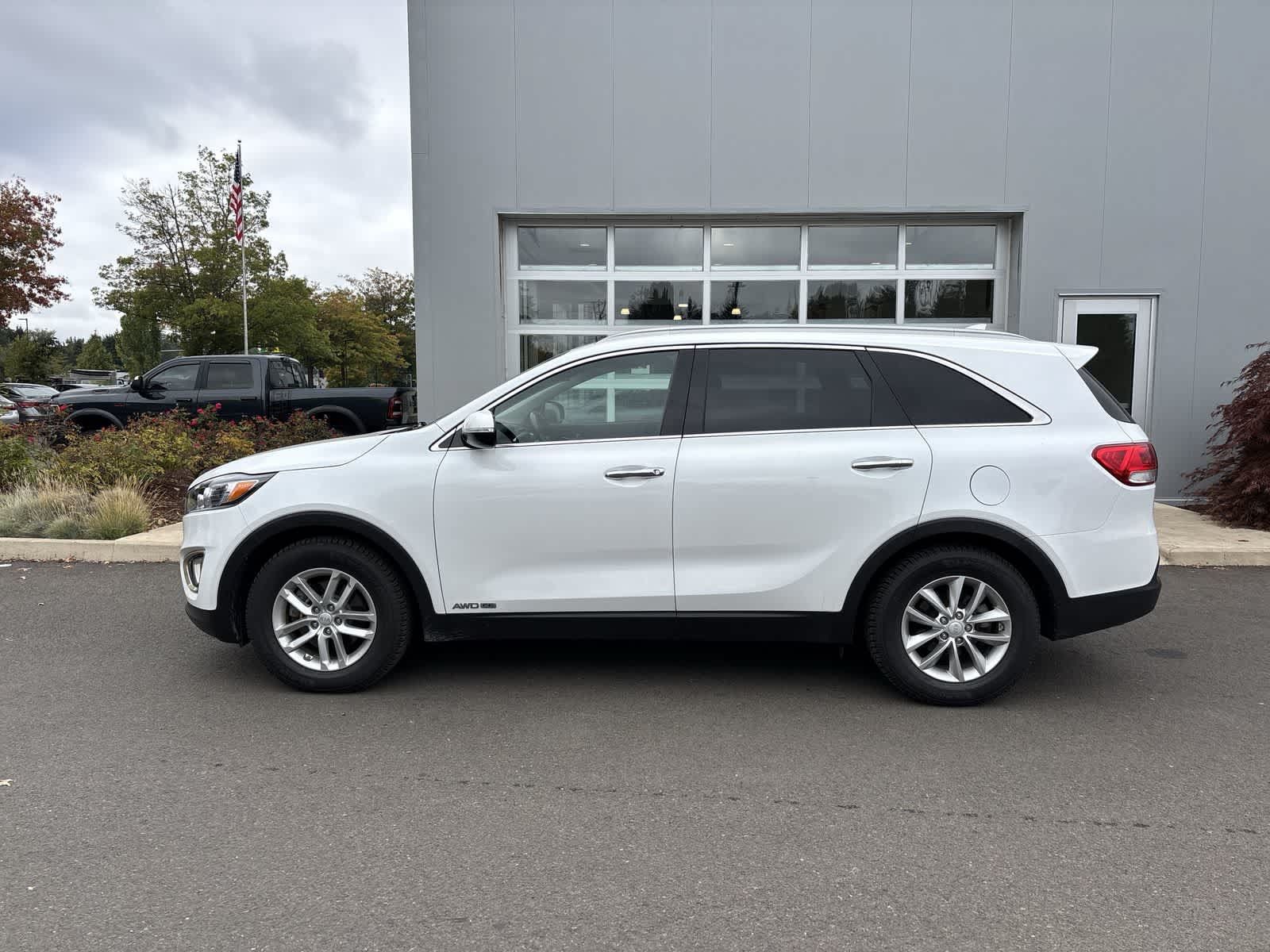 Used 2018 Kia Sorento LX w/ LX V6 Convenience Package AWD/4WD image 2