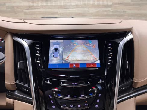 Used 2020 Cadillac Escalade Platinum AWD/4WD image 34