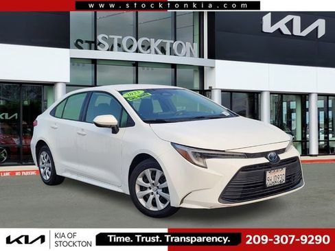 Used 2023 Toyota Corolla LE image 1
