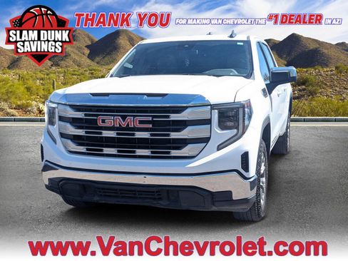 Used 2022 GMC Sierra 1500 SLE image 1