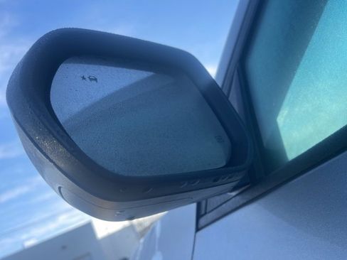 Used 2025 Chevrolet Equinox LT image 32