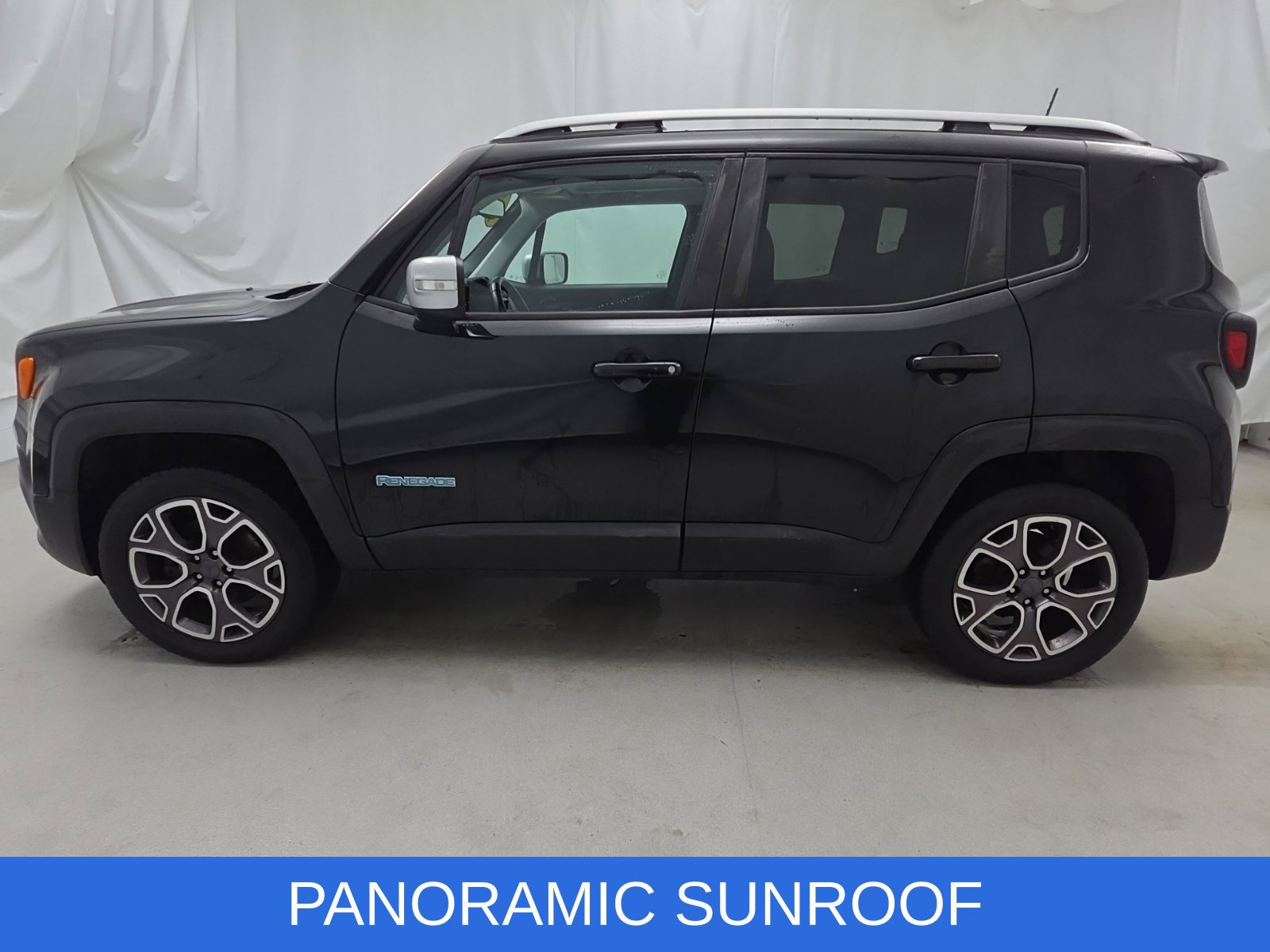 Certified 2018 Jeep Renegade Limited w/ UConnect 8.4 Nav Group AWD/4WD image 4