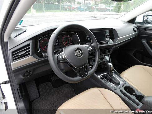 Used 2020 Volkswagen Jetta SE w/ SE Cold Weather Package FWD image 12