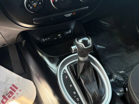 Used 2018 Kia Soul FWD image 25