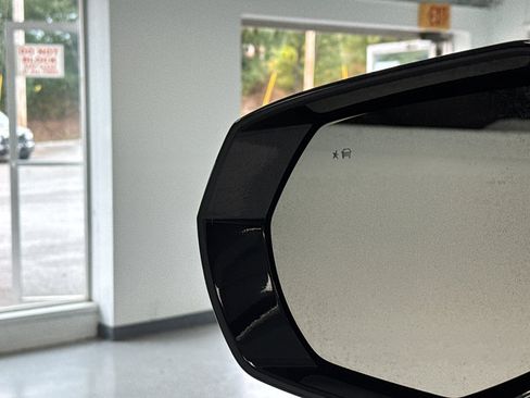 Used 2023 GMC Yukon XL SLT image 14