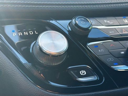 Used 2021 Chrysler Pacifica Touring w/ S Appearance Package image 17