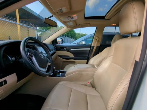 Used 2016 Toyota Highlander XLE AWD/4WD image 6