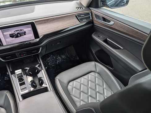 Certified 2025 Volkswagen Atlas SEL Premium R-Line AWD/4WD image 11