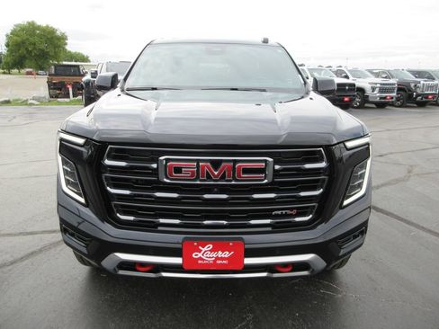 Used 2025 GMC Yukon AT4 w/ AT4 Premium Package AWD/4WD image 13