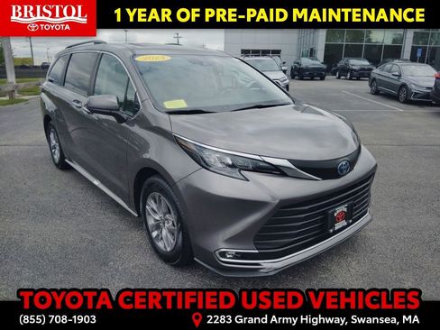 Used 2024 Toyota Sienna XLE FWD image 1
