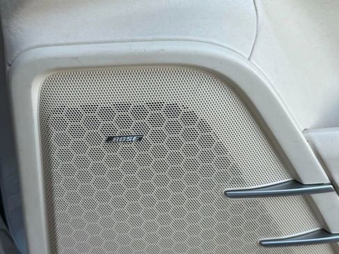 Used 2012 Porsche Cayenne Turbo image 32