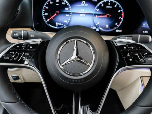 Used 2023 Mercedes-Benz E 350 4MATIC Sedan image 8