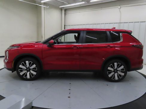New 2025 Mitsubishi Outlander SE image 6
