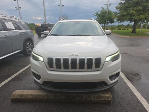 Used 2019 Jeep Cherokee Latitude Plus FWD image 3