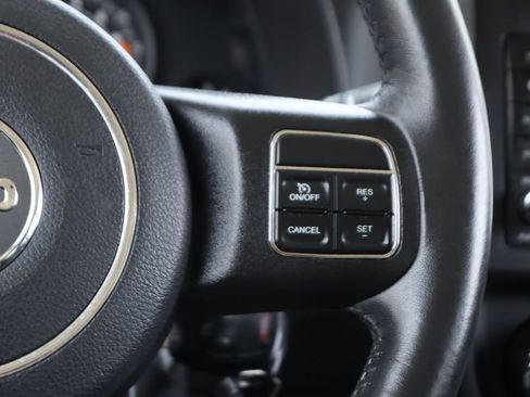 Used 2016 Jeep Patriot Latitude w/ Sun/Sound Group FWD image 23