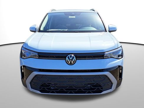 New 2025 Volkswagen Taos SE image 2
