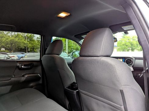 Used 2017 Toyota Tacoma TRD Sport w/ Tow Package (A/T) image 43