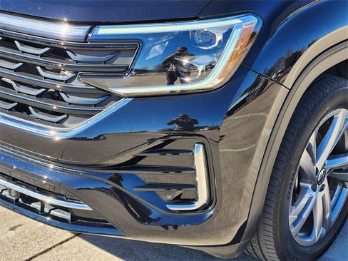 Used 2024 Volkswagen Atlas Cross Sport SEL R-Line image 9