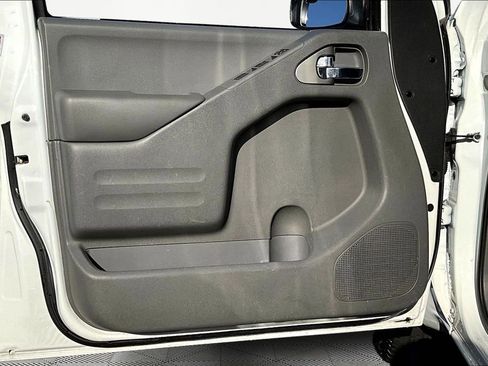 Used 2019 Nissan Frontier SV image 14