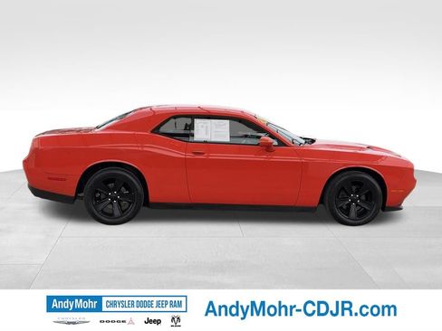 Used 2016 Dodge Challenger SXT RWD image 8