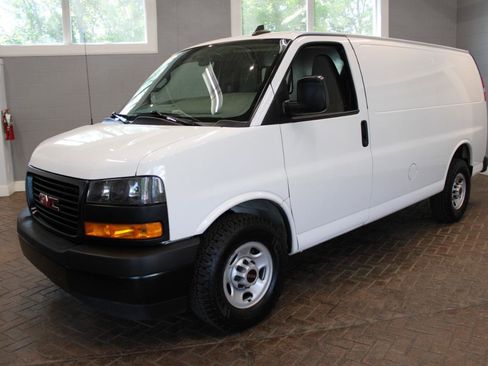 Used 2019 GMC Savana 3500 w/ Driver Convenience Package RWD image 3