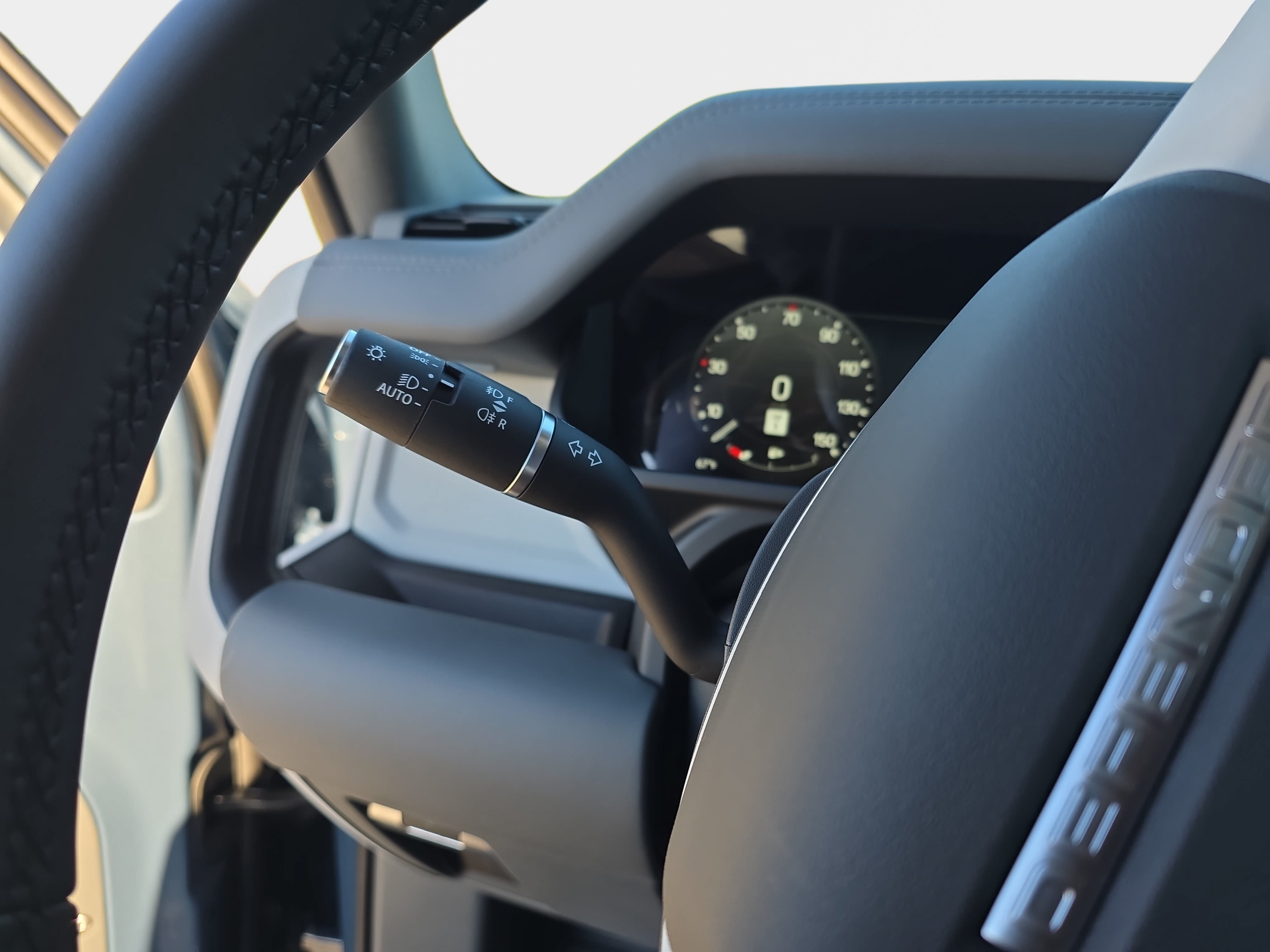 New 2026 Land Rover Defender 110 X-Dynamic SE AWD/4WD image 25