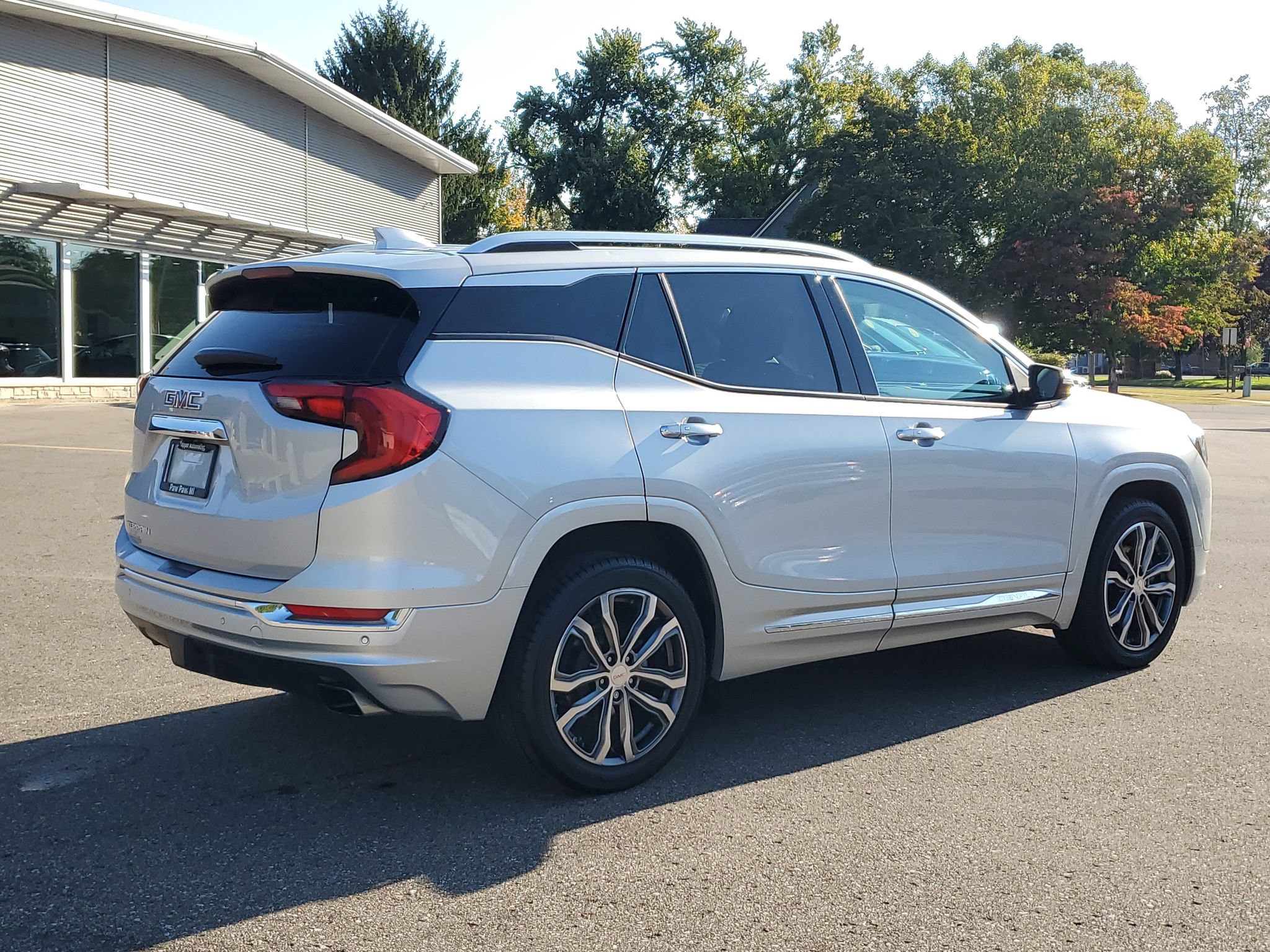 Used 2019 GMC Terrain Denali w/ Advanced Safety Package FWD image 4