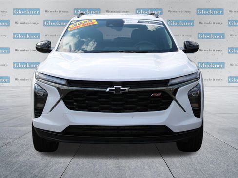 Used 2025 Chevrolet Trax RS w/ Sunroof Package image 2