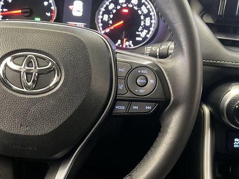 Used 2022 Toyota RAV4 XLE Premium image 33