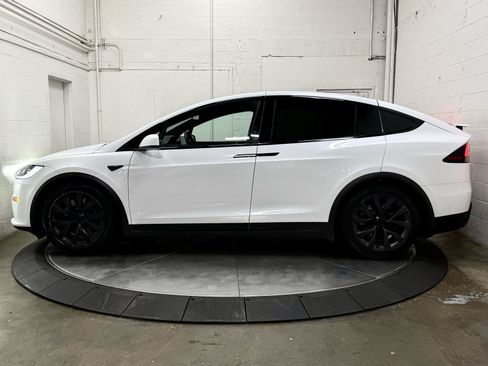 Used 2025 Tesla Model X AWD/4WD image 4