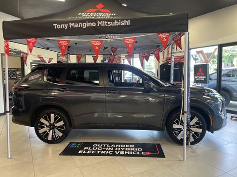 New 2026 Mitsubishi Outlander SE AWD/4WD image 2