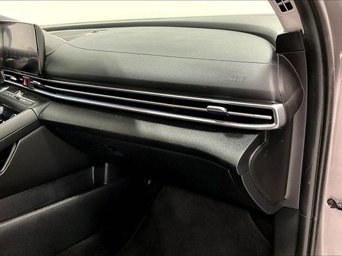 Certified 2022 Hyundai Elantra Limited image 19