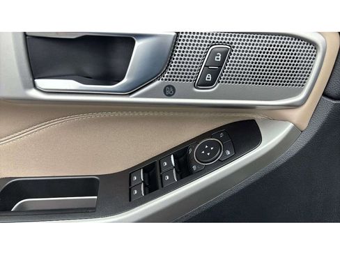 Used 2022 Ford Explorer Limited image 21