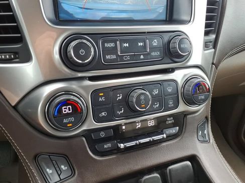 Used 2020 Chevrolet Suburban LT w/ Luxury Package RWD image 28