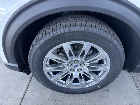 New 2026 Ford Explorer Platinum image 9