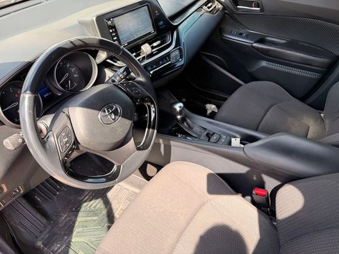 Used 2018 Toyota C-HR XLE FWD image 17