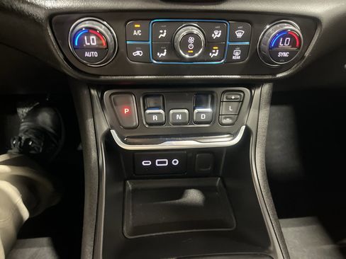 Certified 2020 GMC Terrain SLE w/ Driver Convenience Package AWD/4WD image 18