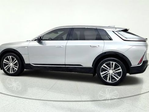 Used 2024 Cadillac Lyriq Luxury AWD/4WD image 5