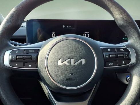 Used 2025 Kia K5 LXS FWD image 30
