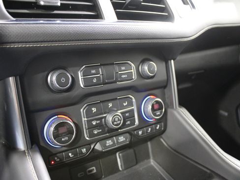 Used 2023 Chevrolet Suburban Premier image 16